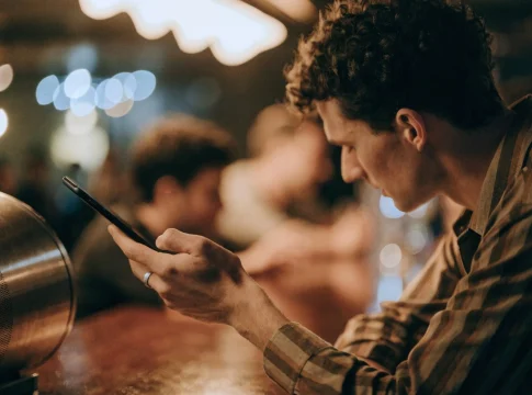 Apps para identificar músicas: pelo áudio, cantarolando ou pela letra