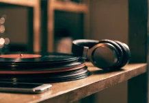 Organizar sua biblioteca de música: pastas, tags e capas no celular