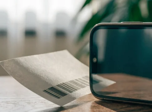 Betala räkningar i omgångar via mobiltelefonen: vilka appar tillåter det och hur mycket ränta är inblandad?