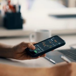 Kaip investuoti per mobilųjį telefoną