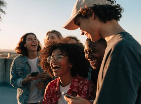 Applications de chat gratuites : où rencontrer de nouvelles personnes via téléphone portable