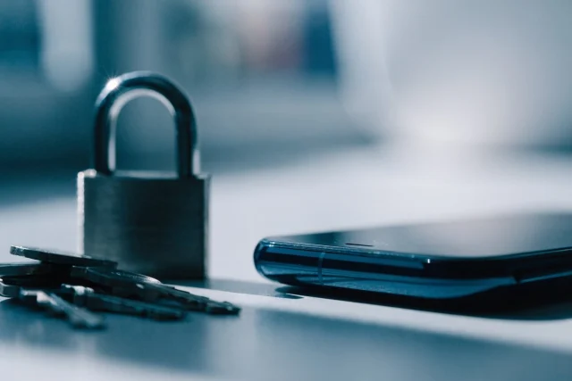 Κακόβουλο λογισμικό σε Android: τι κάνει ήδη το Play Protect και ποιο antivirus να προσθέσετε.
