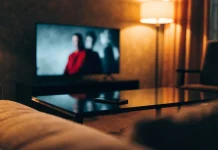 Veja filmes online no Plex: o catálogo grátis e a biblioteca pessoal