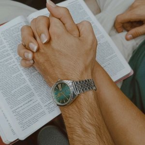 Christelike toepassings om vroue van geloof te vind.