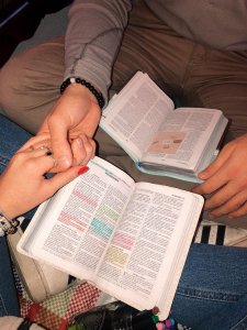 Descubra aplicativos de namoro cristão para encontrar conexões com fé, propósito e valores em comum