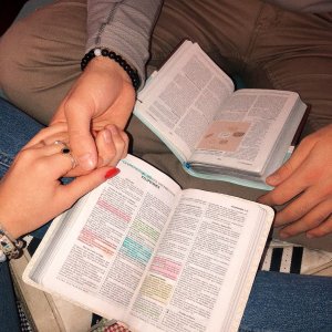 공통된 신앙, 목적, 가치관을 가진 사람들과 인연을 맺을 수 있는 기독교 데이트 앱을 알아보세요.